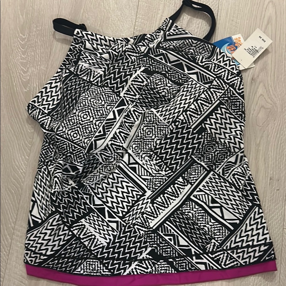 Black and White Geometric Women's Top